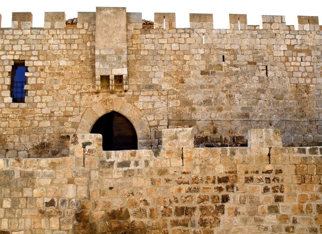 Castillo De Grisel Luaran gambar