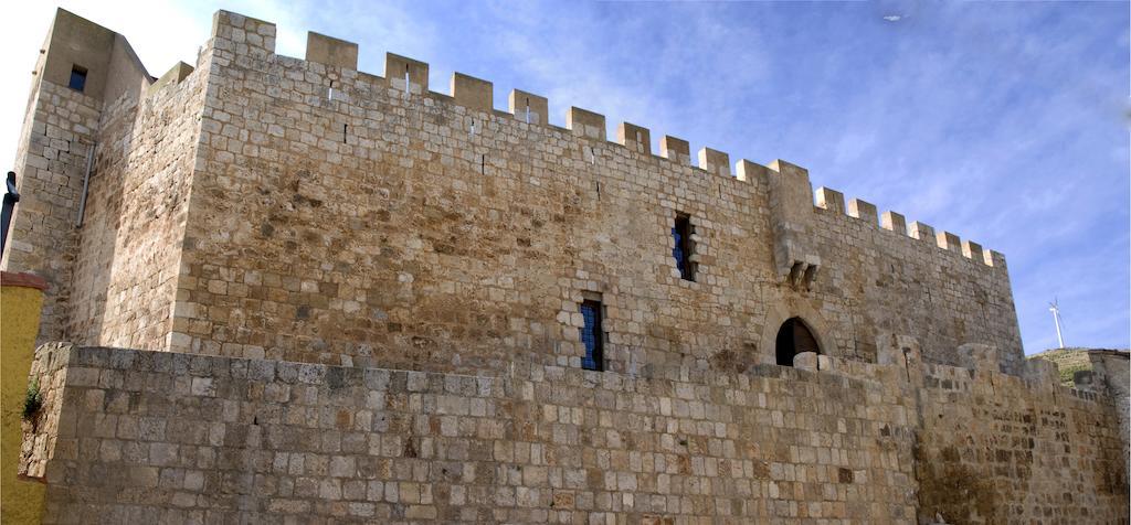 Castillo De Grisel Luaran gambar